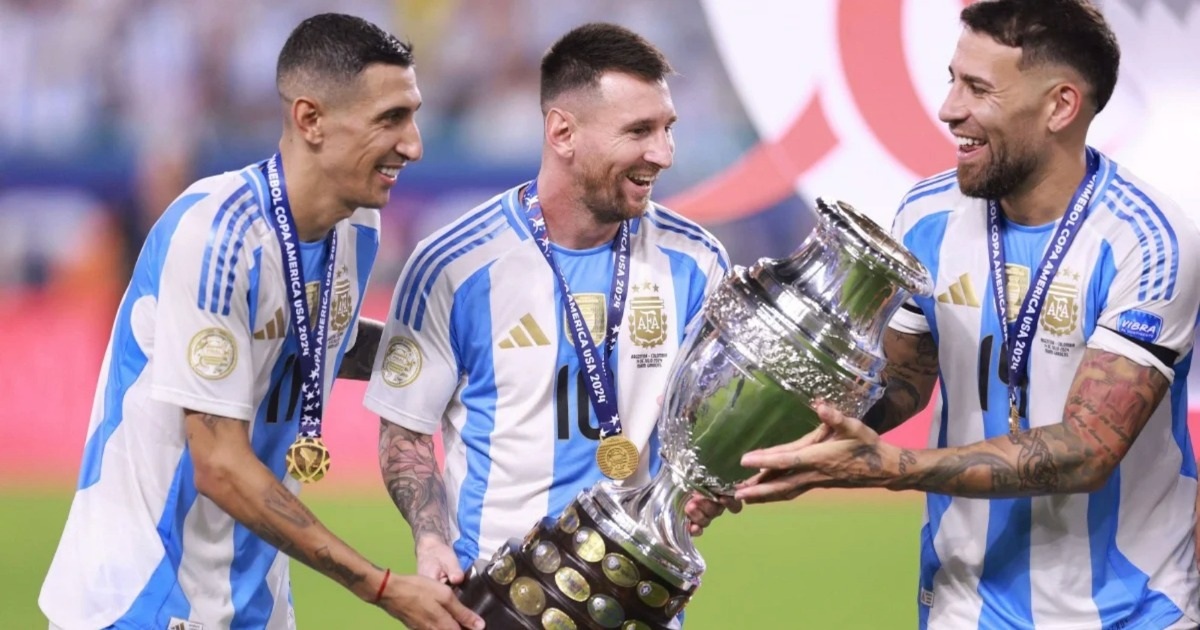 Di Maria Gói Ghém hành lý, Messi Gắn Bó với Đội Tuyển Argentina