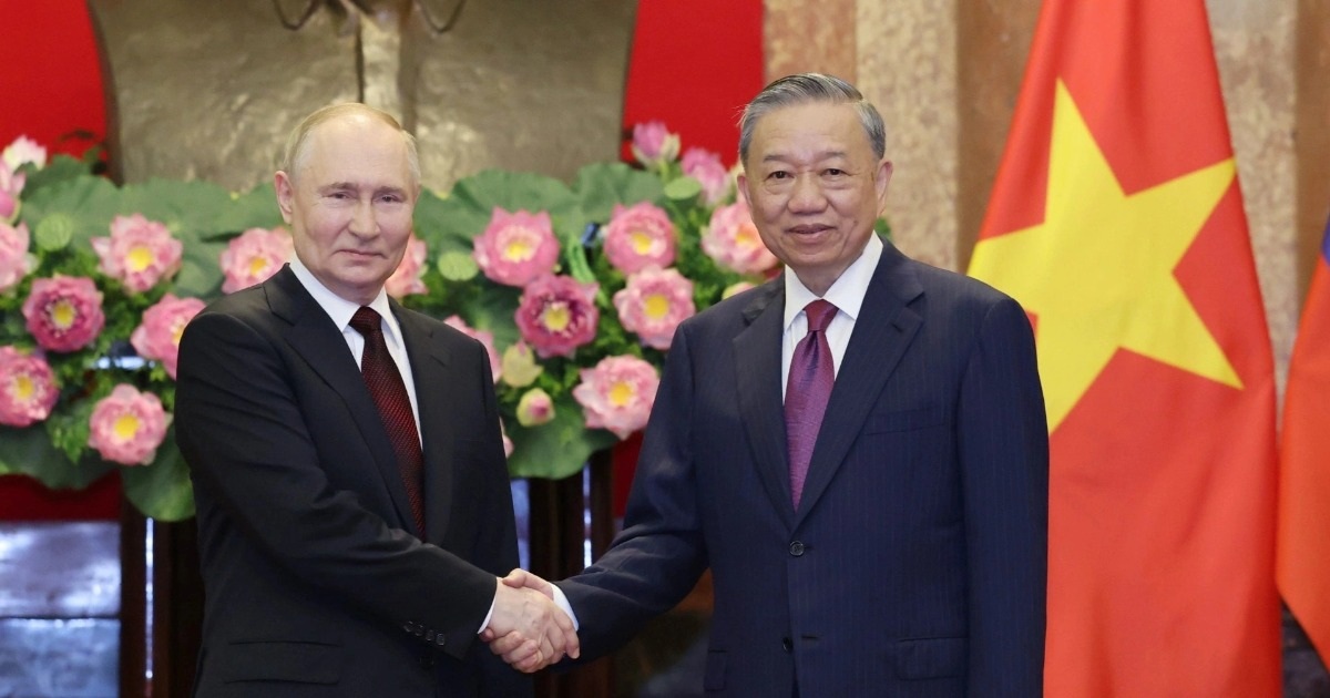 Bộ trưởng Ngoại giao Bùi Thanh Sơn trả lời báo chí về kết quả chuyến thăm Việt Nam của Tổng thống Nga Putin (Ảnh: Bộ Ngoại giao).