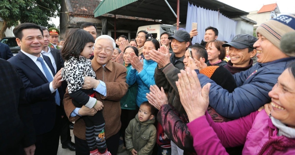 View - Hình ảnh Tổng Bí thư Nguyễn Phú Trọng gần gũi, bình dị giữa nhân dân | Báo Dân trí
