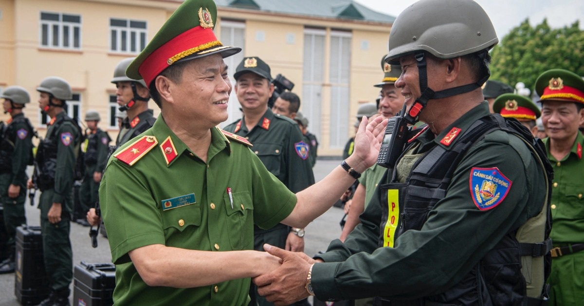 View - Cảnh sát đặc nhiệm Việt Nam lên đường sang Trung Quốc huấn luyện, diễn tập | Báo Dân trí