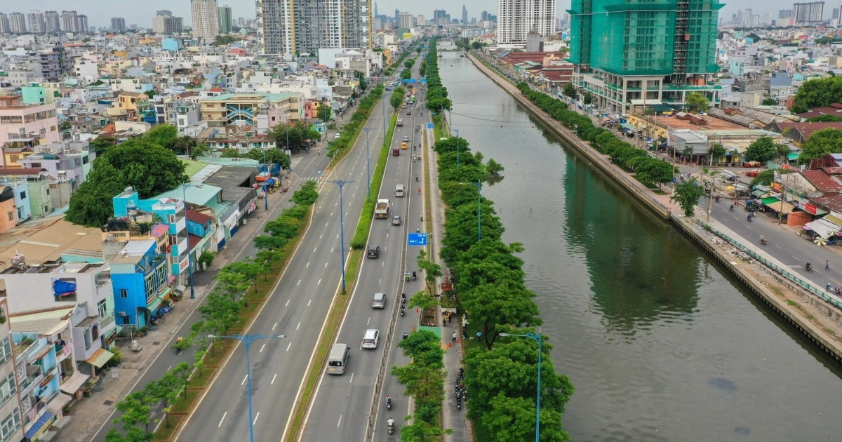 View - Bắt đầu dời cây, thi công mở rộng 8km đại lộ Võ Văn Kiệt ở TPHCM | Báo Dân trí