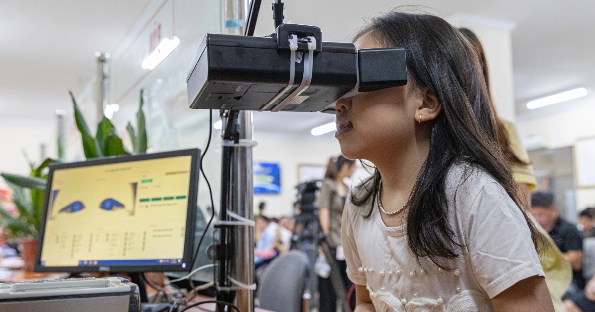 Gallery - Trẻ em Hà Nội dưới 14 tuổi lần đầu đi làm căn cước mới | Báo Dân trí