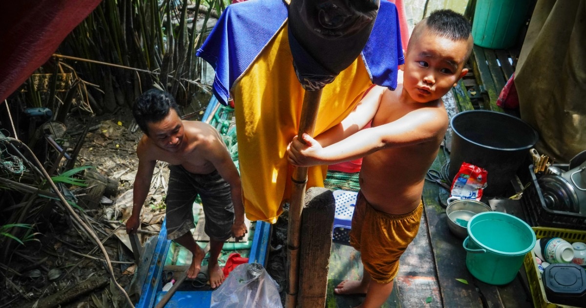 Gallery - "Người Sài Gòn bất đắc dĩ" sống mòn dưới gầm cầu | Báo Dân trí