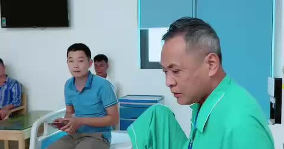 Video: Gia đình Thái Nguyên có 7 con rể vào viện chăm bố vợ ốm, xuống bếp nấu ăn | Báo Dân trí