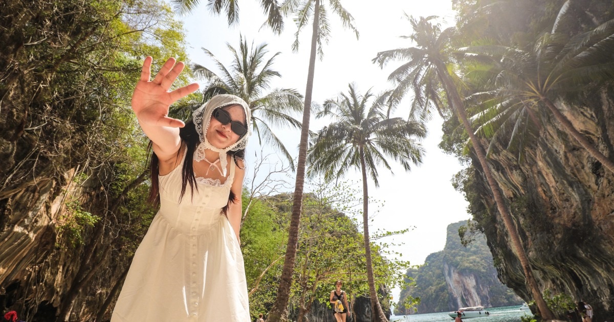 Nhóm du khách đến từ Việt Nam di chuyển bằng tàu cao tốc từ bến tàu Ao Nang ra đảo Koh Lao Lading và một số đảo lân cận (Ảnh: Hải Long).