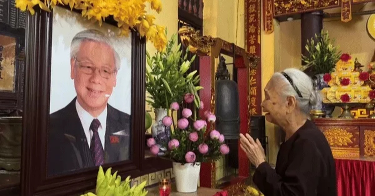 Gallery - Người Hà Nội đến chùa tưởng niệm Tổng Bí thư Nguyễn Phú Trọng | Báo Dân trí