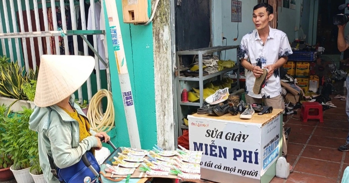 Cậu bé bụi đời bất ngờ thành ông chủ xưởng giày vì lý do đặc biệt